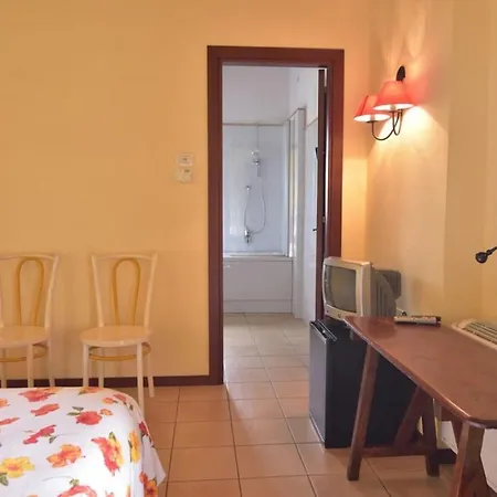Sleeps 2 Pool Wifi T764326 Appartement *